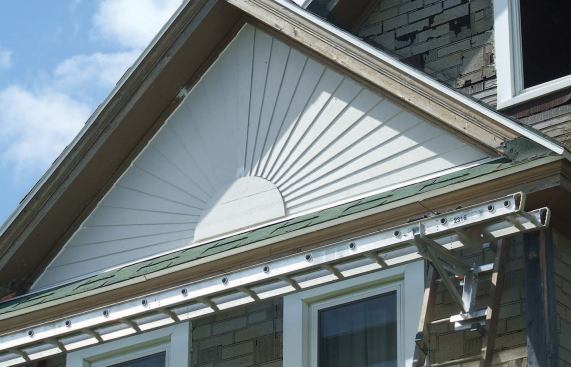 I reinstalled the bed molding, and the gable was ready for paint.