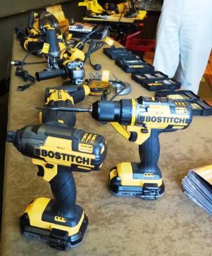 There’s a strong family resemblance between Bostitch and DeWalt – which is not surprising given that both brands are owned by SB&D.