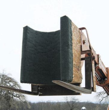 The lift was fitted with a site-made cradle for moving the columns.