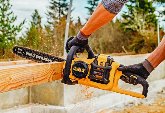 As the author began running entire framing jobs without corded power tools, he relied more and more on the fast-cutting Flexvolt chain saw for gang-cutting joists and cutting posts.