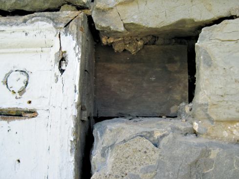 The top jambs had "ears" - extensions that allowed the window frame to be mortared securely in place.