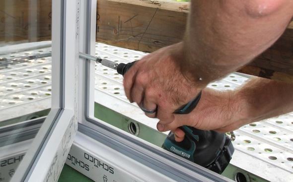 … then sends home the lower lag screw on the hinge side of the unit ...