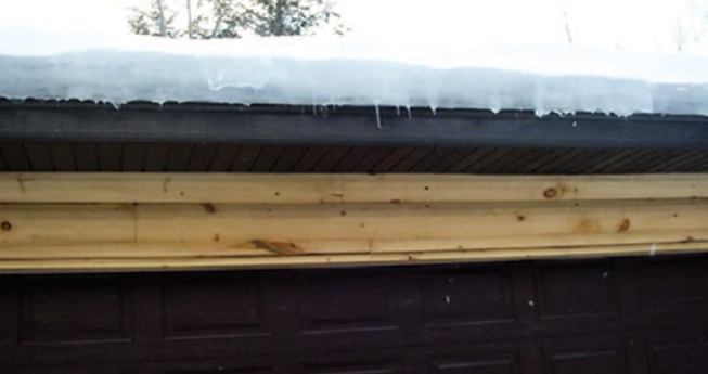 The roof sections with no ice are above unheated areas of the home.