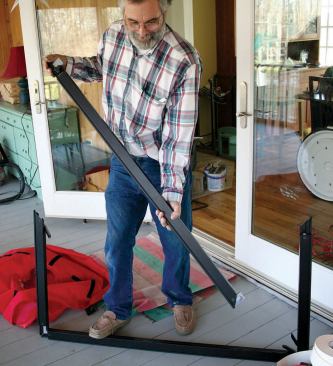 The blower door consists of an adjustable aluminum frame and a nylon panel.