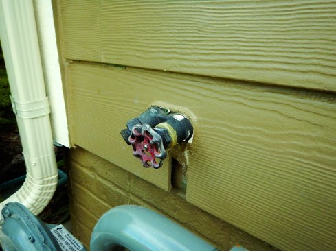 Again, the siding is simply slotted around the hose bib, inviting water and air leaks.