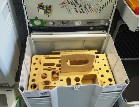 The SYS-HWZ tool organizer has been available in the U.S. for some time, though this is the first time I saw one in person. It’s an unusual setup, a wooden hand tool holder that fits in a Systainer.