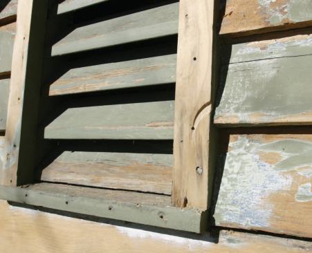 In the hands of an inexperienced operator, this powerful tool can easily damage the substrate, so it's a good idea to practice on an inconspicuous area.