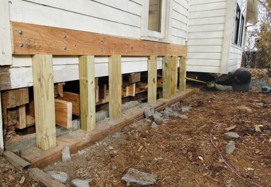Along the outside walls, a double rim was installed from outside at the same elevation as the original sill.