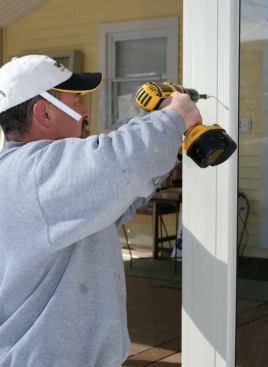 We screw the panels to the F-channels and the H-channel.