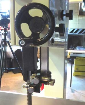 The blade guides are heavily constructed – solid brass and steel with knurled metal lock knobs