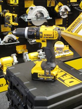 This DeWalt drill/driver illustrates how things are different in Europe. I own the U.S. version of this drill, and the battery in mine says “20V MAX”. But the battery in this one says 18V. Why? In Europe, if a battery is nominally 18 volts (5 cells at 3.6 volts each in compact packs; 5 cells x 2 in full size packs) it must be labeled 18 volts. In the U.S. there’s no law against labeling packs with the maximum voltage they can deliver the moment they come off the charger—which is why batteries that would be 10.8 volts and 18 volts in Europe are called 12-volt max and 20-volt max here.