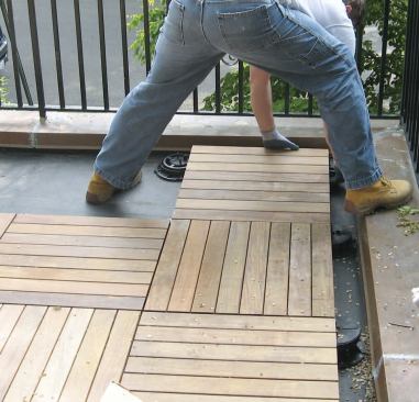 To prevent lateral shifting, a maximum clearance of 1/4 inch is allowed around the deck's perimeter. The author installed an ipe border in the gap between the parapet and field tiles.