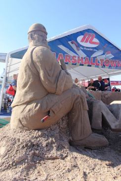 It so happens that the sandman is wearing Blaklader pants.