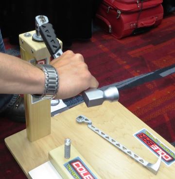 The butt end of the head side is equipped with a 1/2-inch ratcheting socket drive.