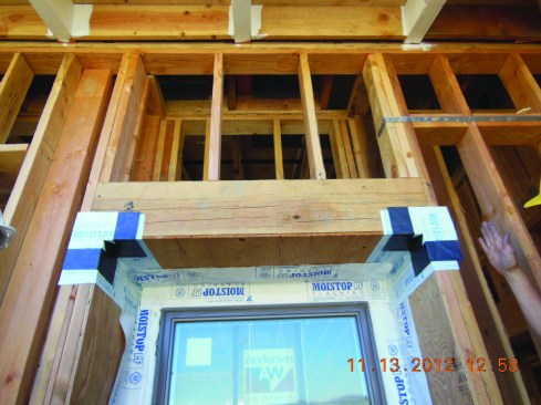 Flashing corners are installed at the outside of the recess.