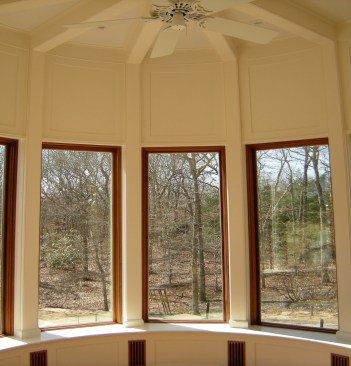 The first-floor breakfast room was trimmed with curved paint-grade paneling. The plywood fit into a
rabbet formed between the laminations in the stiles and rails.