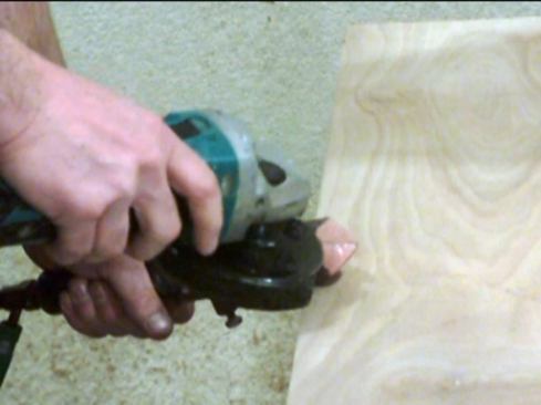 The tip erodes over time and deposits build up on it after repeated use. We use a grinder with a metal wheel to flatten the facets, using the flat part of the grinder, not the edge of the wheel. Make sure the four facets are flat, not curved, and meet at a sharp point; otherwise it will be difficult to control the flow and direction of the solder.