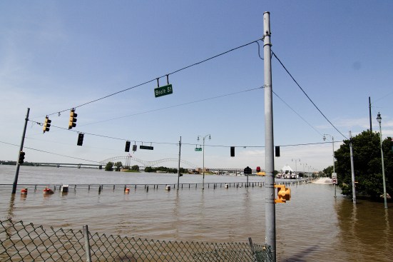 Flooding at Riverside Blvd. and Beale St. in downtown Memphis, Tenn.; part of the 2011 Mississippi River floods (photo: Thegreenj)
