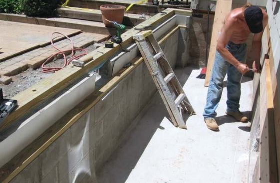 Switching from 12-inch to 8-inch block for the top course creates a ledge for the floor joists.