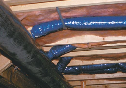 A single-diameter, minimally sized plenum stores and distributes pressurized air to the branch ducts at an equal rate. A conventional system relies on progressive step-downs in the size of the main trunk to maintain a relatively equal volume of airflow at each vent, making installation far more labor intensive.
