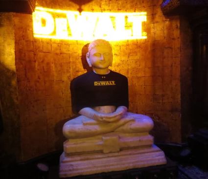 The statue at the entrance to the Foundation Room lounge was garbed for the party in a simple but elegant t-shirt. I was going to say a Zen-like calm pervaded the event—but really; it was a much better party than that.