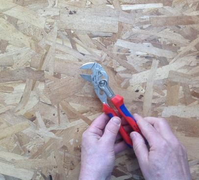 The lower jaw slides in a channel and remains parallel to the upper in all positions.