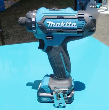 Makita’s new 12-volt max driver (FD06) spins 0-450 and 0-1,700 rpm. It takes 2.0 and 4.0 Ah batteries and has a hex chuck, belt hook, and LED light. Available: November 2015. COO: China.