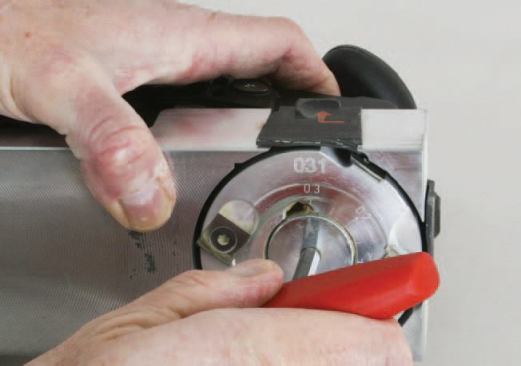 Adjusting the cutting depth is done with a T-handle Allen wrench.