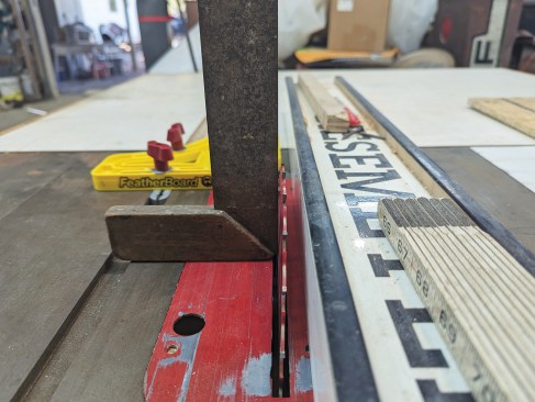 He sets the bevel of the table saw to 3 degrees. It is important that the blade is tilting toward the fence. If everything is set correctly, the table saw should look like this 