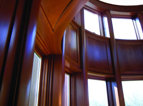 To achieve the flat, mirror-like sheen that is the mark of an excellent finish, the author filled the open pores of this mahagony with a grain filler before applying four coats of Murdoch’s Hard Oil and then rubbing out with Behlen’s Deluxing Compound. All the woodwork was prefinished before installation on site.