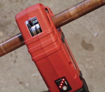 The window makes it easy to align the cutting wheel with the cutline and can be lit by pressing the white button, which also lights the LED battery gauge.