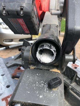 The author's method of kerfing negates much dust collection on this and other saws he has used. He usually sets up outside, so it’s not a problem for him.