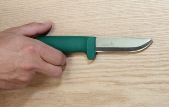 The Heavy Duty Knife (GK) is a beefier version of the general purpose knife and is designed for serious cutting tasks. The back edge of the blade is thicker than that of other knives and can be hit with a hammer to assist in cutting, chopping, and demo. It’s useful when dealing with heavy materials like framing lumber—or even metal studs.
