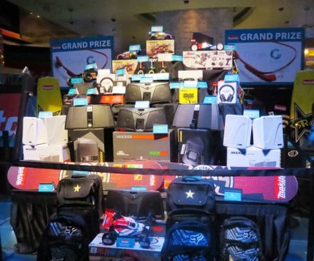 That’s a lot of stuff to give away. And give it away they did; I saw any number of folks walking around with these prizes later on in the evening.