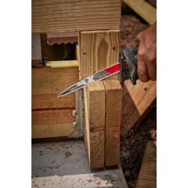 An improved variation of the AX Sawzall demo blades (for nail embedded wood) was demonstrated. These new blades include carbide teeth, which the manufactrurer claims will make them last 30x longer than the standard AX blades. They're also reported to be 2x faster than the standard AX, and to improve battery efficiency by 25%.