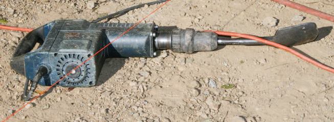 Rotary hammer with spade bit