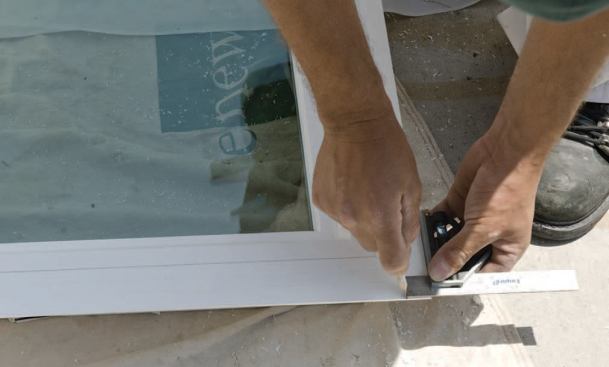 When a finned unit is trimmed to fit a recessed opening, an equal amount should be removed from each fin to ensure that the unit is centered in the opening.