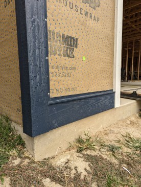 The water table trim—called “starter board”—is fabricated from a poly-ash material that the manufacturer guarantees won’t deteriorate.