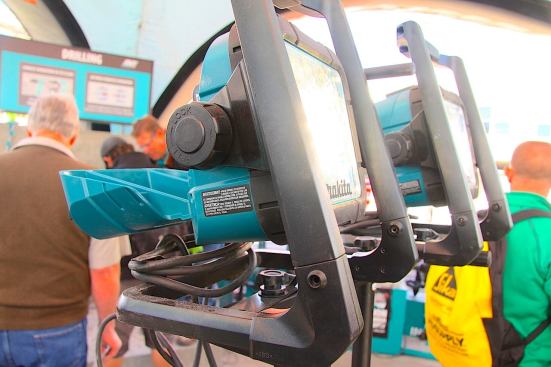 Here’s a first of its kind LED work light set from Makita that can be run on 18V battery platform, or plugged in.