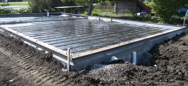 A second layer of poly and steel reinforcing followed.