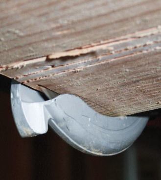 Some blade guards, like the ones on the Milwaukee (shown) and Makita, have a tendency to snag on compound angles and narrow trimming cuts.