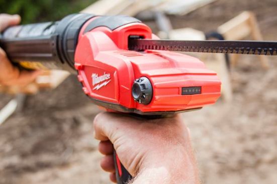 There are six different speed settings, which can be changed to suit the temperature of the material and type of work you are doing. When you release the trigger, the motor retracts the rod about 1/4 inch so the gun stops dispensing material. The battery gauge can be seen on the back.