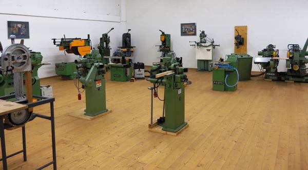 The far end of the room contains stationary machines from Festo and its precursors Fezer and Stoll.