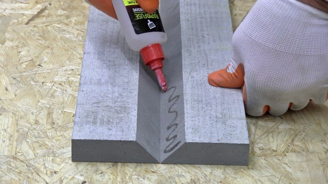 When the author does use corner boards, he preassembles them from 5/4-inch TruExterior trim boards, gluing the miter with Dap’s RapidFuse adhesive. 
