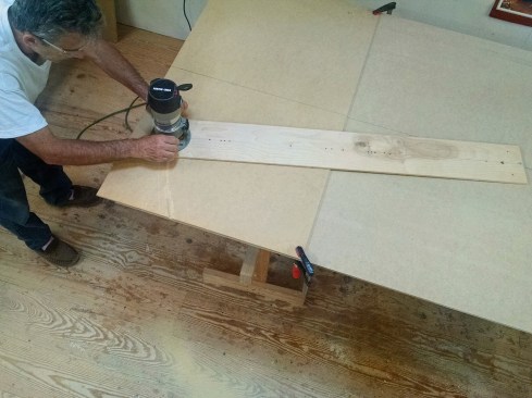 To create a curved form, the author uses a trammel jig for his router to cut MDF at the radius of each rail.