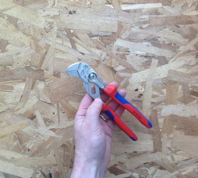 This is the 7-inch model (86 05 180). Knipex also makes 6-, 10-, and 12-inch versions.