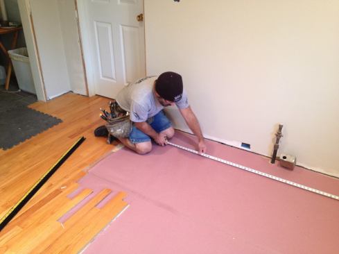 …allowing him to take a measurement for more precise positioning of the starter strip along its entire length.