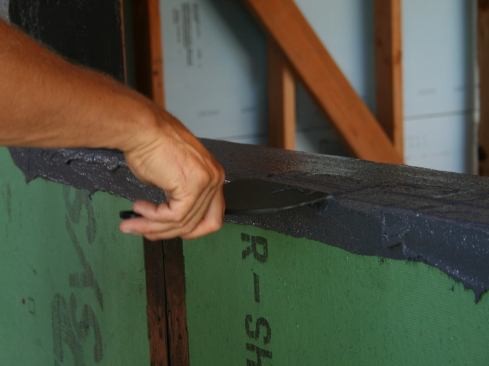 We ended up applying another bead along the sill’s edge to ensure proper coverage at this critical 90-degree turn. Then, carefully tooled the edge.