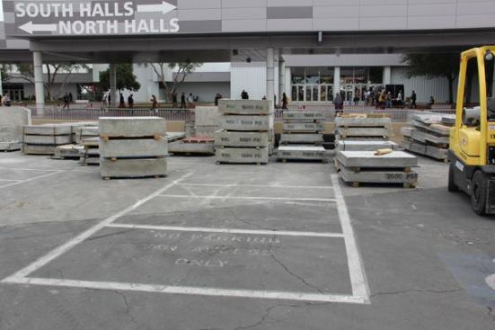 There was no need to worry about running out of material to drill, break, or grind; the organizers and exhibitors kept plenty of extra on hand.