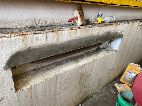 Within one day, the mortar sets to a compressive strength of 3,000 psi and in 28 days, to 5,500 psi.  
